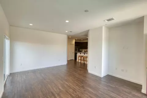 Living - 915 Rogge Rd, Salinas, CA 93906 photo 4 of 4