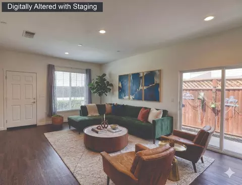 Living - 915 Rogge Rd, Salinas, CA 93906 photo 1 of 4