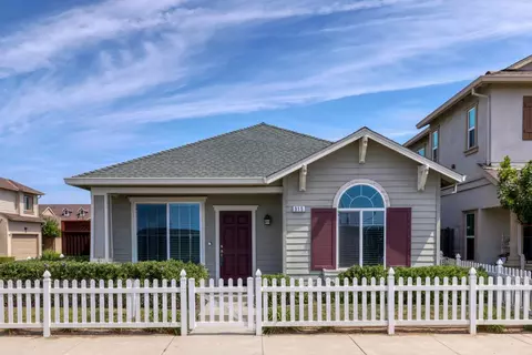 915 Rogge Rd, Salinas, CA 93906