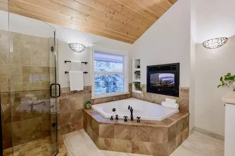 Bath - 295 Jims Rd, Ben Lomond, CA 95005 photo 1 of 12