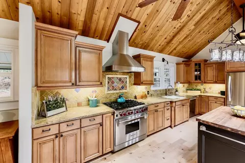 Kitchen - 295 Jims Rd, Ben Lomond, CA 95005 photo 11 of 14