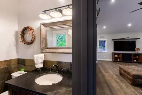 Bath - 295 Jims Rd, Ben Lomond, CA 95005 photo 2 of 12