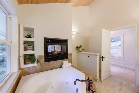 Bath - 295 Jims Rd, Ben Lomond, CA 95005 photo 4 of 12