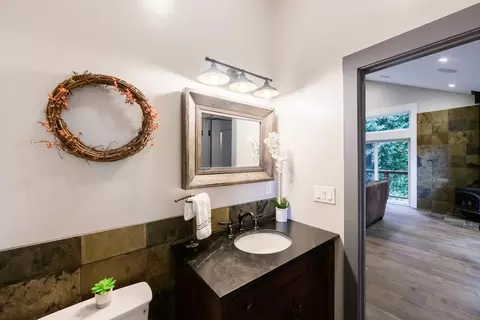 Bath - 295 Jims Rd, Ben Lomond, CA 95005 photo 3 of 12