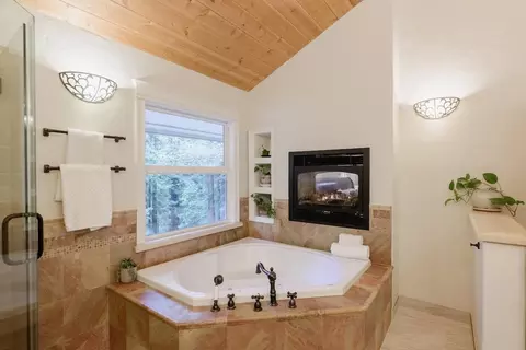 Bath - 295 Jims Rd, Ben Lomond, CA 95005 photo 6 of 12