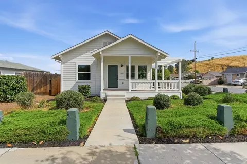 706 Central Ave, Hollister, CA 95023
