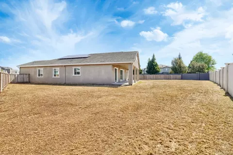 Exterior - 1549 Base Ct, Dixon, CA 95620 photo 11 of 13