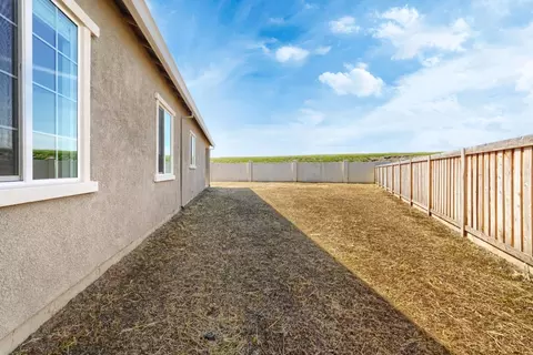 Exterior - 1549 Base Ct, Dixon, CA 95620 photo 13 of 13