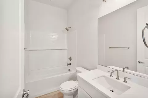 Bath - 1549 Base Ct, Dixon, CA 95620 photo 4 of 5