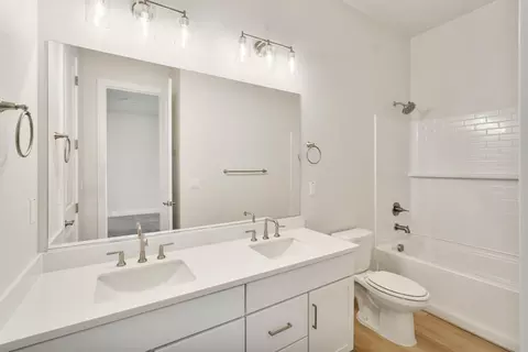 Bath - 1549 Base Ct, Dixon, CA 95620 photo 5 of 5