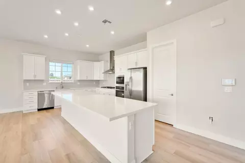 Kitchen - 1549 Base Ct, Dixon, CA 95620 photo 4 of 4