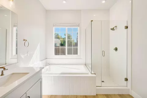 Bath - 1549 Base Ct, Dixon, CA 95620 photo 2 of 5