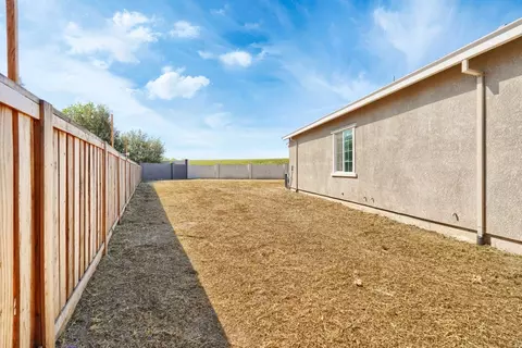 Exterior - 1549 Base Ct, Dixon, CA 95620 photo 10 of 13