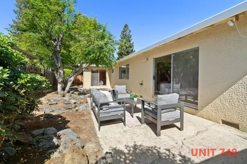 Exterior - 747-749 Rainbow Dr, Mountain View, CA 94041 photo 6 of 13
