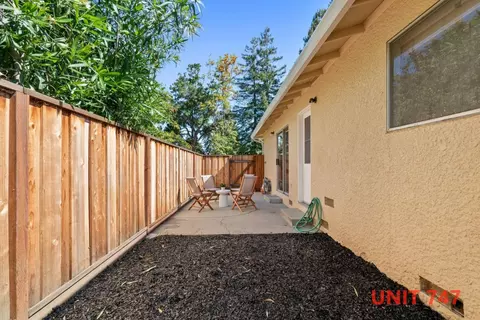 Exterior - 747-749 Rainbow Dr, Mountain View, CA 94041 photo 11 of 13