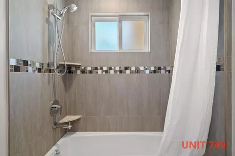 Bath - 747-749 Rainbow Dr, Mountain View, CA 94041 photo 5 of 6