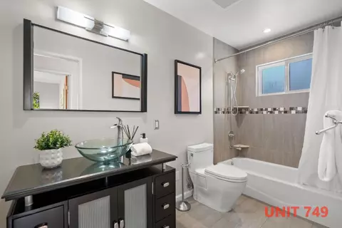 Bath - 747-749 Rainbow Dr, Mountain View, CA 94041 photo 4 of 6