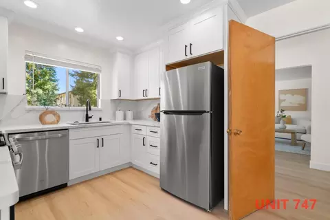 Kitchen - 747-749 Rainbow Dr, Mountain View, CA 94041 photo 8 of 12