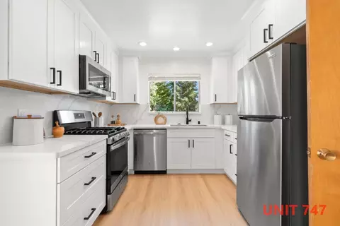 Kitchen - 747-749 Rainbow Dr, Mountain View, CA 94041 photo 9 of 12