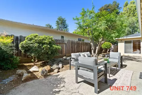 Exterior - 747-749 Rainbow Dr, Mountain View, CA 94041 photo 5 of 13