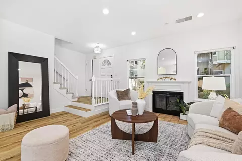 939 La Mesa Ter C, Sunnyvale, CA 94086