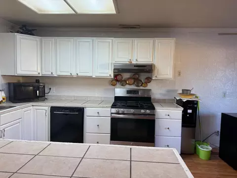 Kitchen - 1133 Topaz Dr, Manteca, CA 95336 photo 2 of 2