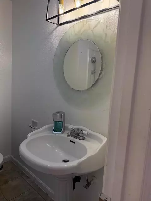 Bath - 1133 Topaz Dr, Manteca, CA 95336 photo 1 of 2