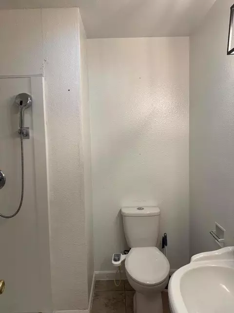 Bath - 1133 Topaz Dr, Manteca, CA 95336 photo 2 of 2