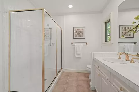 Bath - 216 Bloomfield Rd, Burlingame, CA 94010 photo 3 of 6