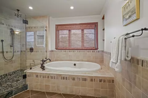 Bath - 216 Bloomfield Rd, Burlingame, CA 94010 photo 6 of 6