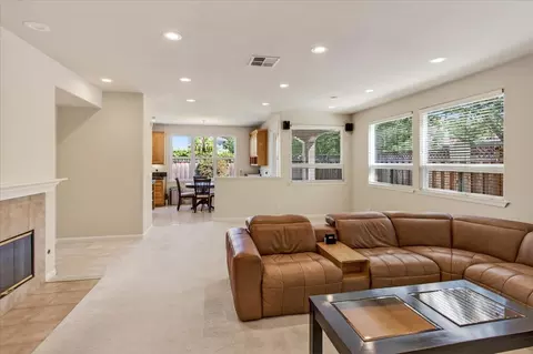 Living - 122 Piedmont Rd, Milpitas, CA 95035 photo 5 of 5