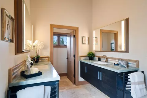 Bath - 1061 Summit Rd, Watsonville, CA 95076 photo 2 of 5