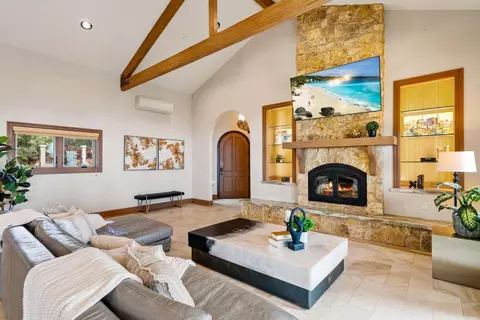 Living - 1061 Summit Rd, Watsonville, CA 95076 photo 2 of 6