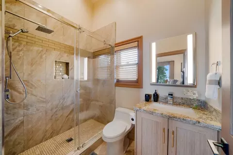 Bath - 1061 Summit Rd, Watsonville, CA 95076 photo 4 of 5