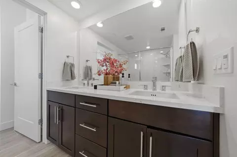 Bath - 1690 Delano St 22, Milpitas, CA 95035 photo 1 of 5
