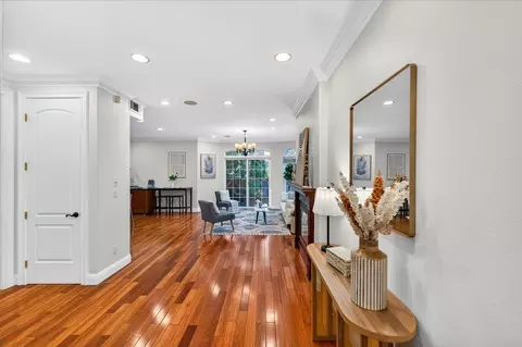 725 W Hacienda Ave, Campbell, CA 95008