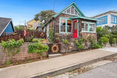 313 14th St, Pacific Grove, CA 93950