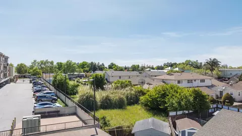 Exterior - 15950 E 14th St, San Leandro, CA 94578 photo 5 of 6