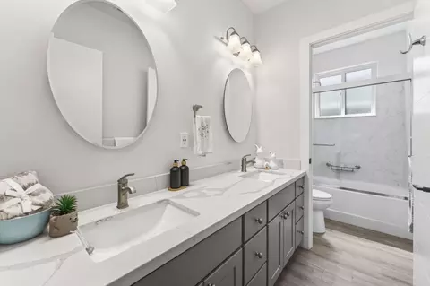 Bath - 605 N Bayview Ave, Sunnyvale, CA 94085 photo 4 of 5
