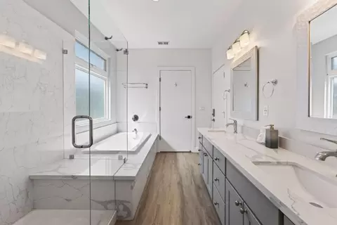 Bath - 605 N Bayview Ave, Sunnyvale, CA 94085 photo 3 of 5