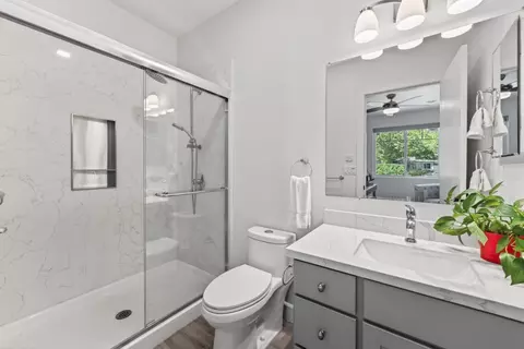 Bath - 605 N Bayview Ave, Sunnyvale, CA 94085 photo 1 of 5