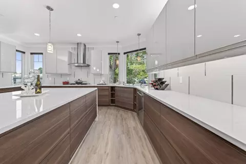 Kitchen - 605 N Bayview Ave, Sunnyvale, CA 94085 photo 3 of 5
