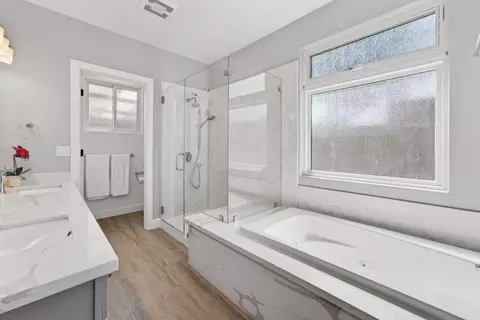 Bath - 605 N Bayview Ave, Sunnyvale, CA 94085 photo 2 of 5