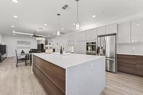 Kitchen - 605 N Bayview Ave, Sunnyvale, CA 94085 photo 4 of 5