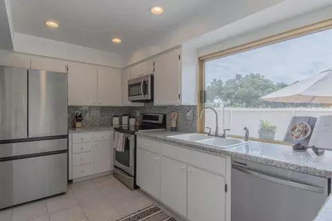 Kitchen - 15084 Green Oak Pl, Salinas, CA 93907 photo 2 of 2