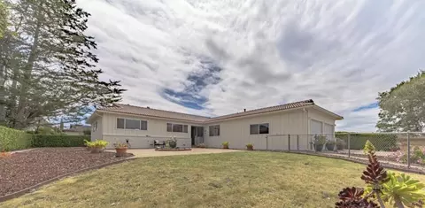 15084 Green Oak Pl, Salinas, CA 93907