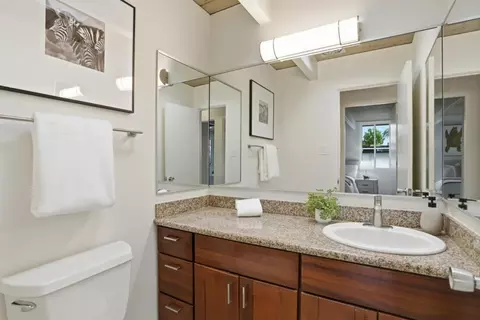 Bath - 931 Mackenzie Dr, Sunnyvale, CA 94087 photo 4 of 5