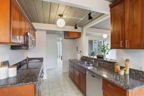 Kitchen - 931 Mackenzie Dr, Sunnyvale, CA 94087 photo 2 of 4