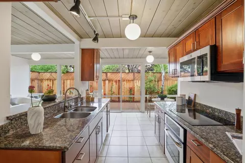 Kitchen - 931 Mackenzie Dr, Sunnyvale, CA 94087 photo 3 of 4