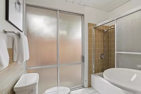 Bath - 931 Mackenzie Dr, Sunnyvale, CA 94087 photo 5 of 5